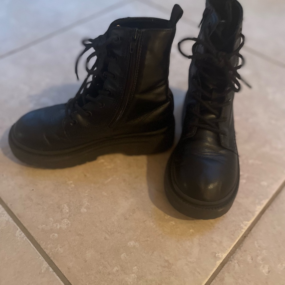 Zara little girls boots. Side zip. Gently used . Good condition